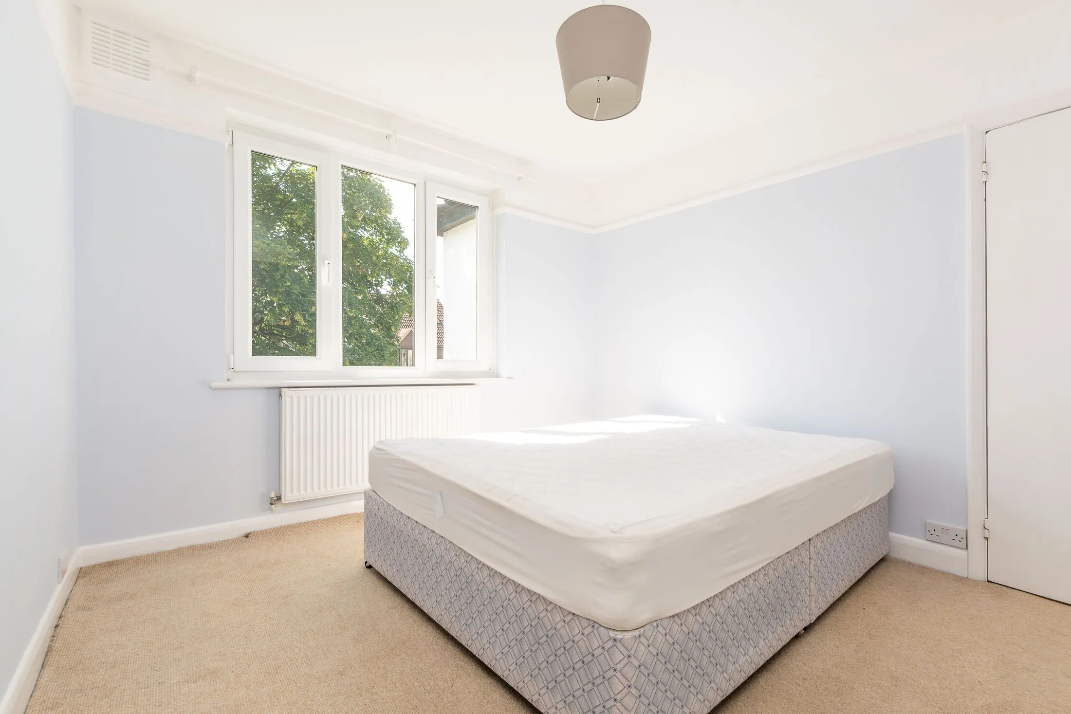 House Lake Close in Greater London