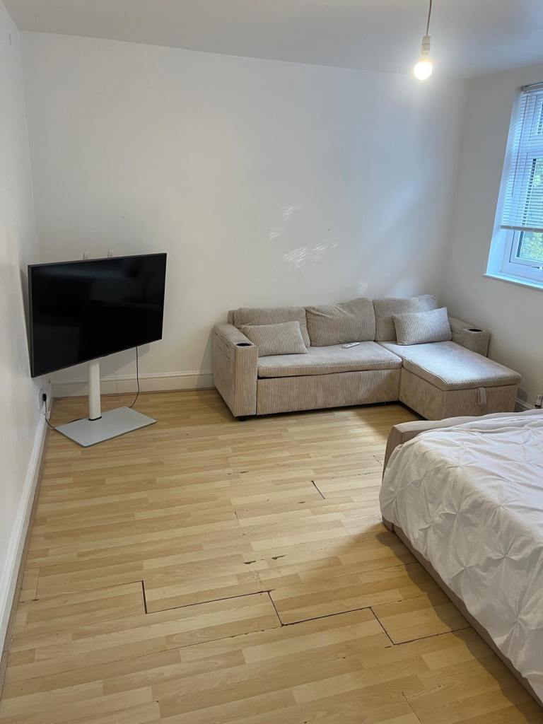 Flat Culverley Road in Greater London