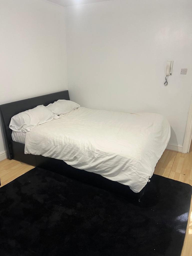 Flat Culverley Road in Greater London