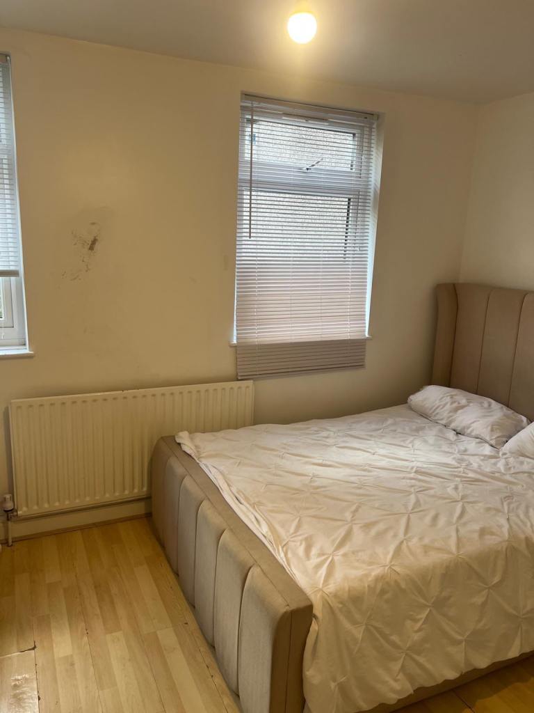 Flat Culverley Road in Greater London