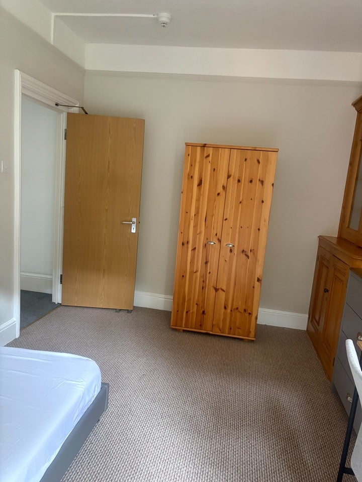Room Clockhouse Road in Rushmoor