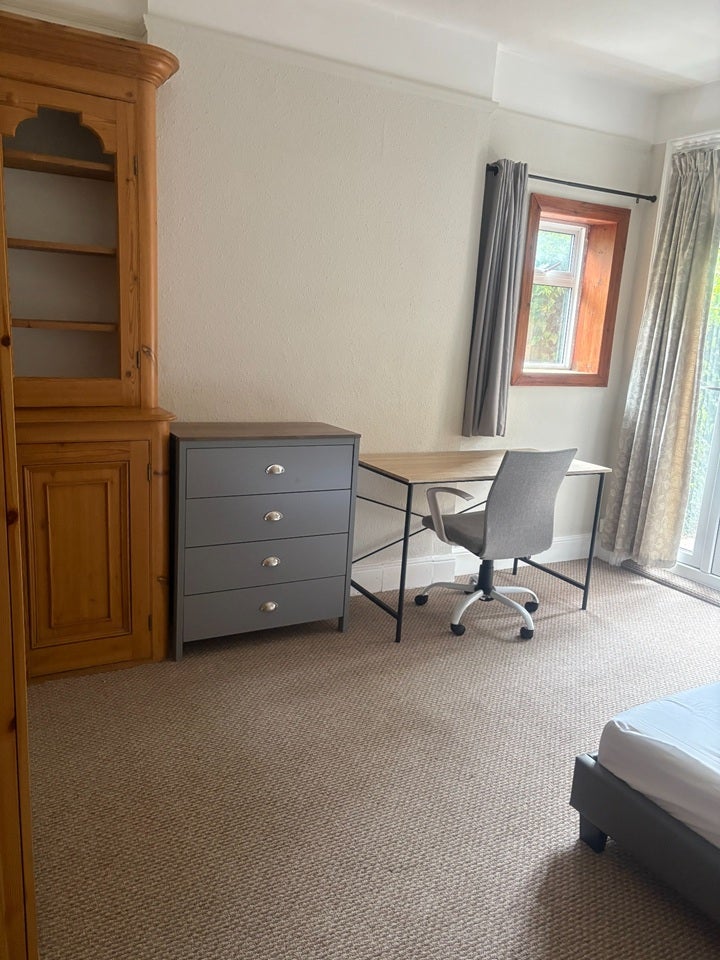 Room Clockhouse Road in Rushmoor