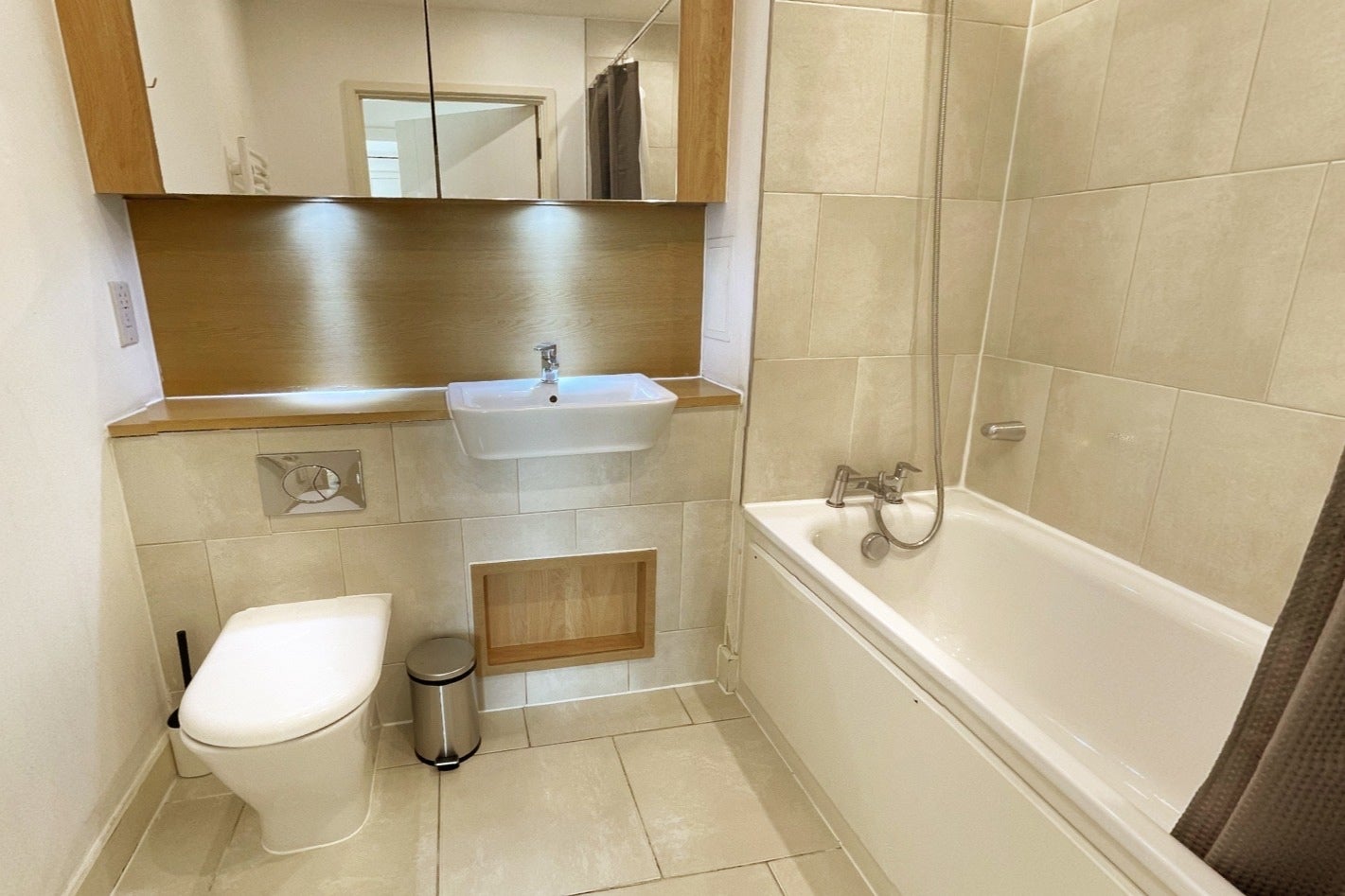 Flat Jefferson Plaza in Greater London