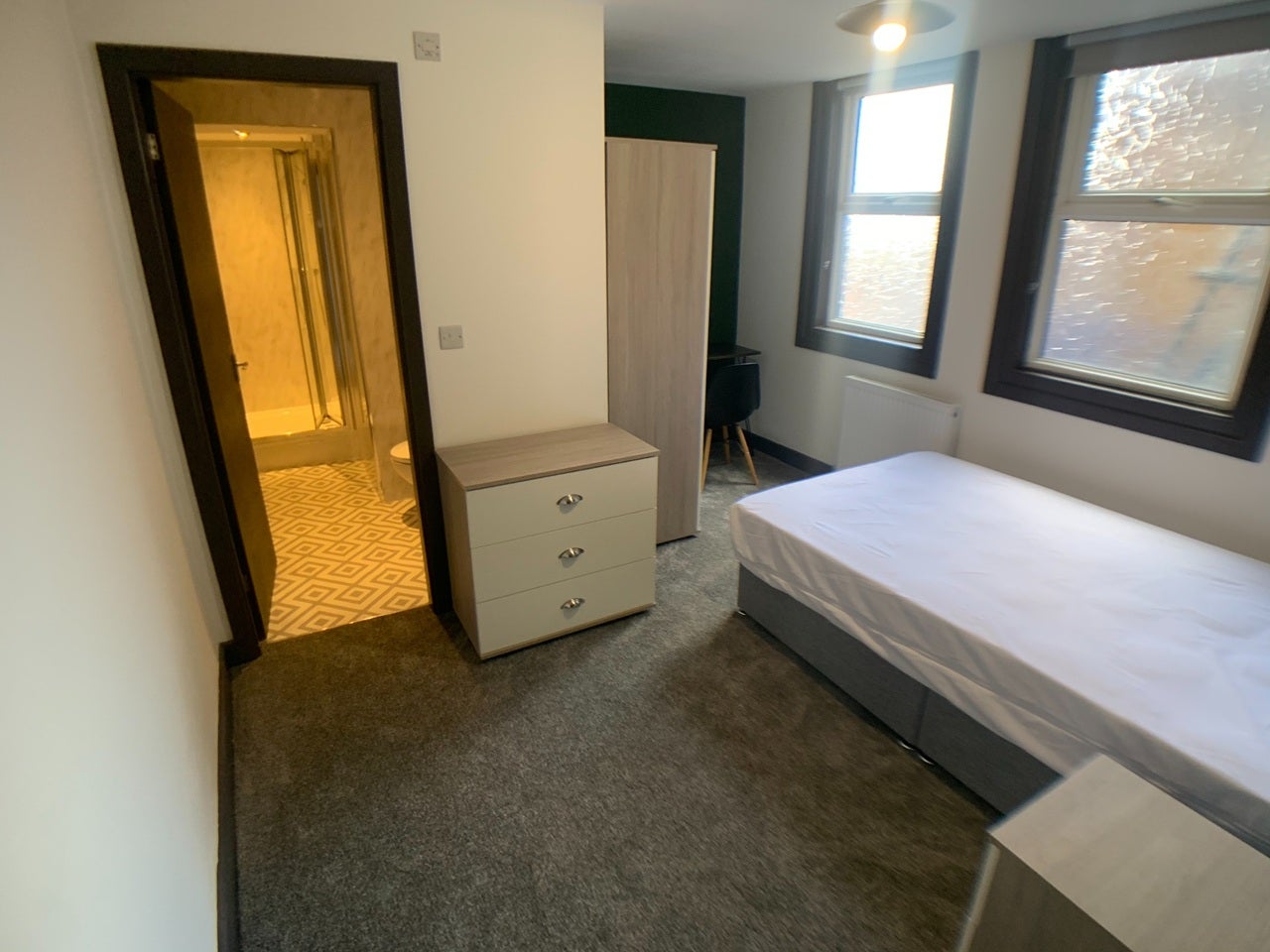 Room Salisbury Street in Warrington