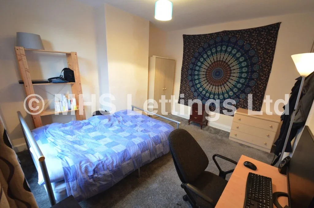 Room Back Graham Grove in Leeds