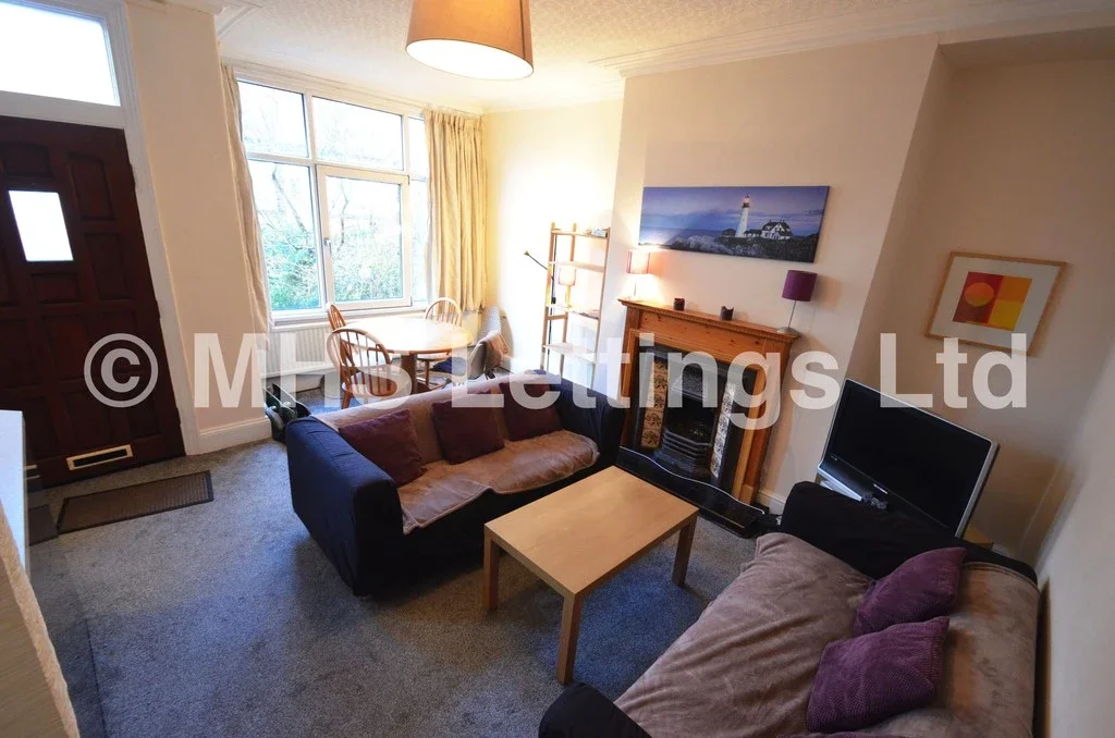 Room Back Graham Grove in Leeds