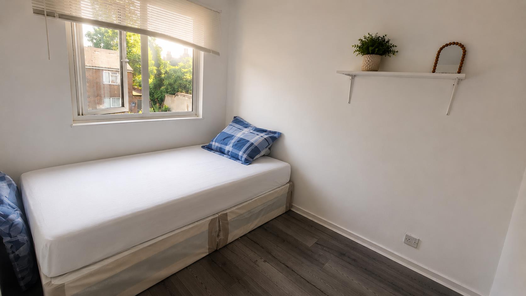 Room Durlston Road in Greater London