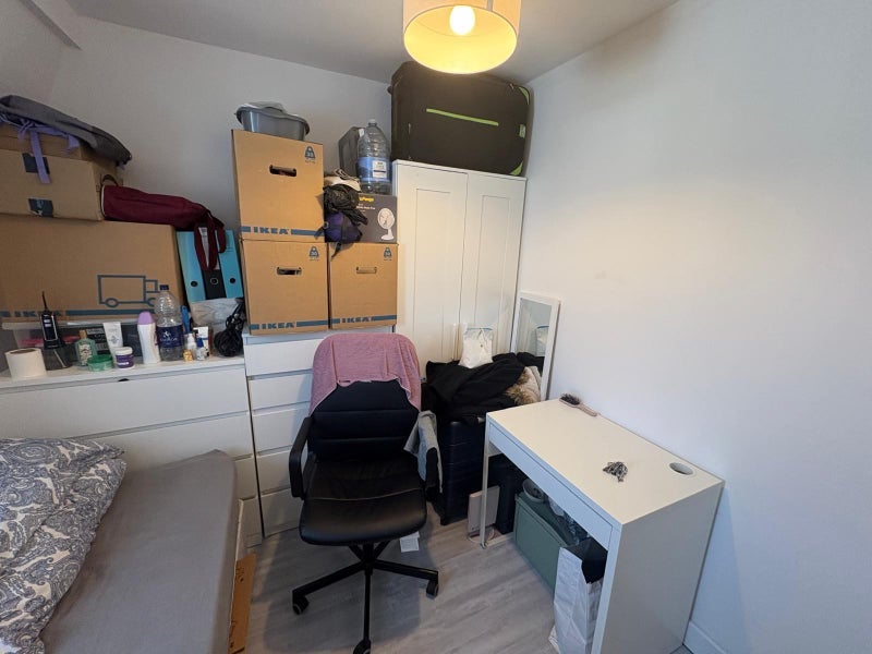 Room Parfett Street in Greater London