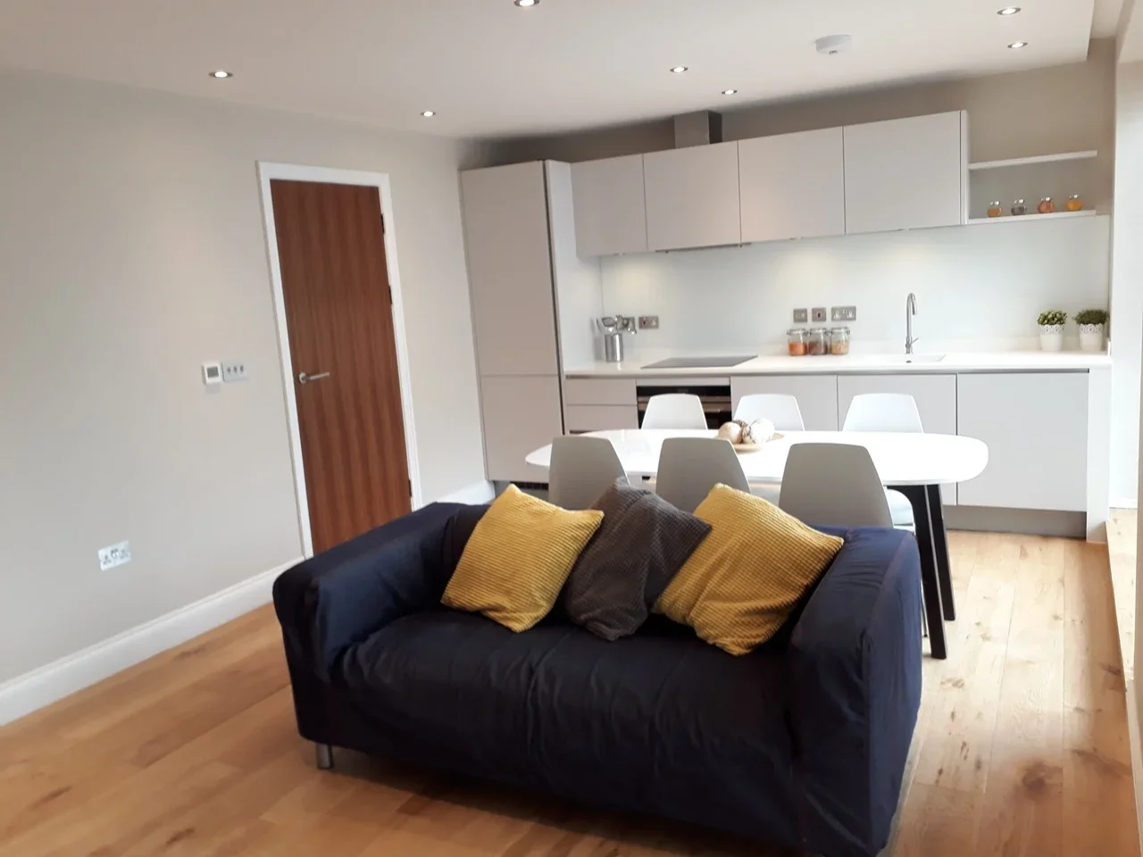 Flat Ferdinand Street in Greater London