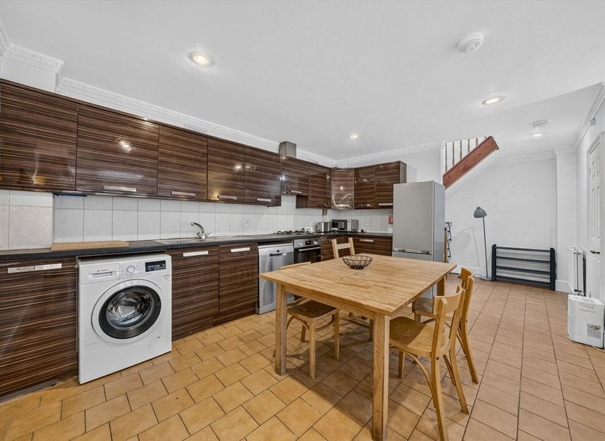 House Ashchurch Grove in Greater London