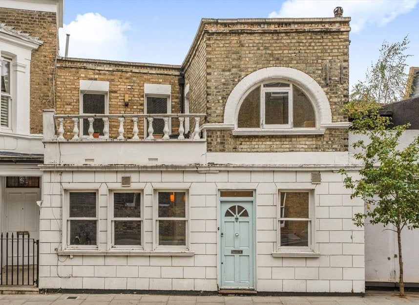 House Ashchurch Grove in Greater London