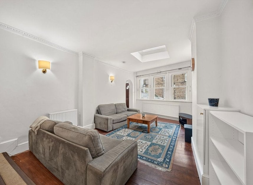 House Ashchurch Grove in Greater London