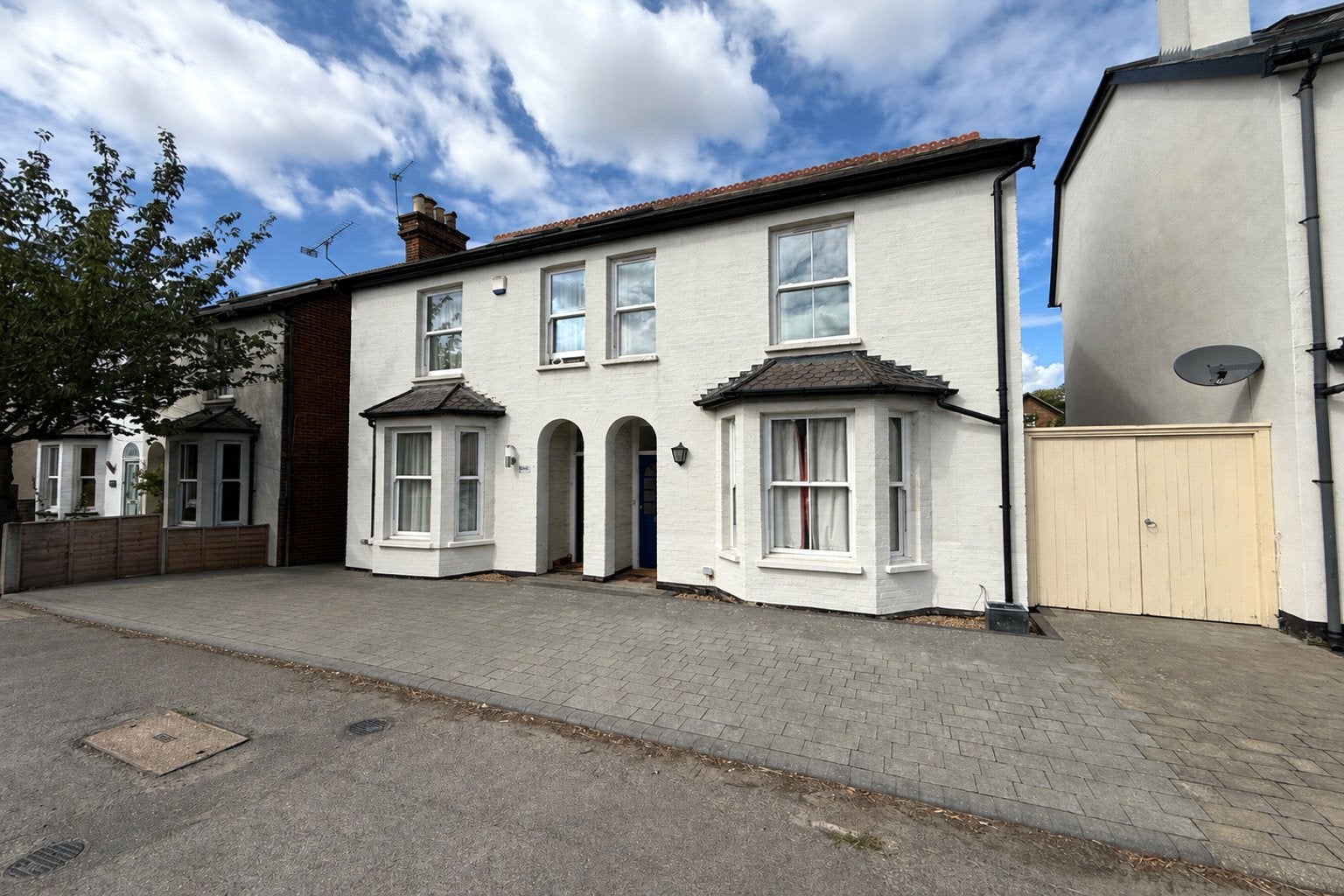 House Portsmouth Road in Elmbridge