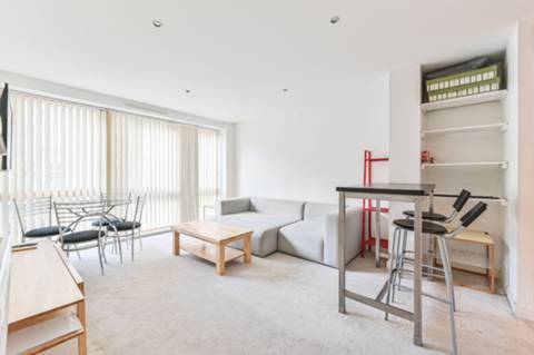 Flat Newington Causeway in London