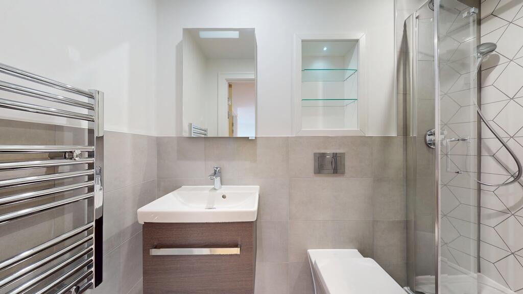 Flat Beverley Way in Greater London