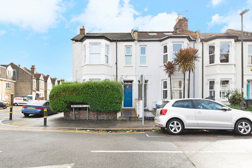 Flat Dryden Road in Greater London
