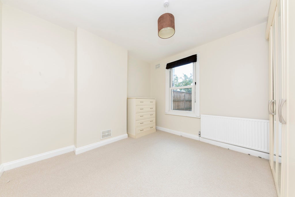 Flat Dryden Road in Greater London