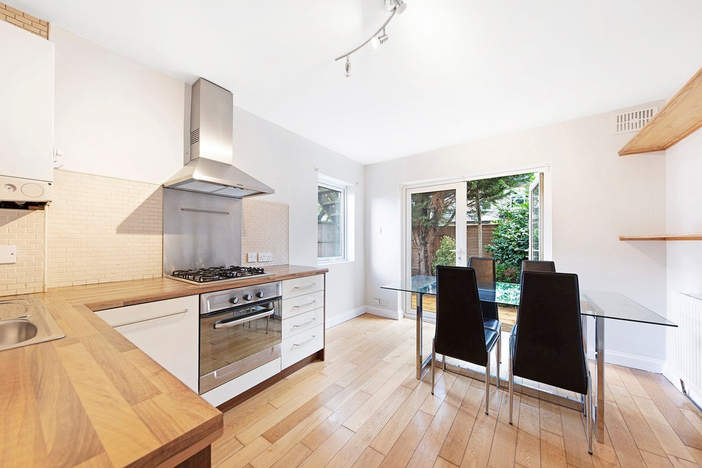 Flat Dryden Road in Greater London