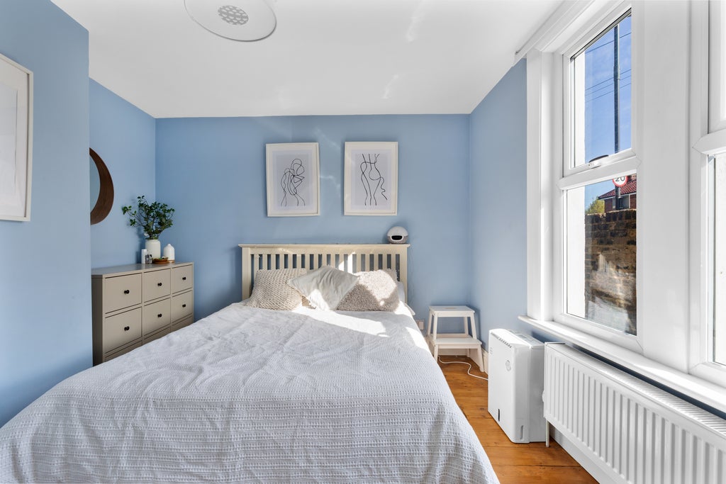 Flat Dryden Road in Greater London