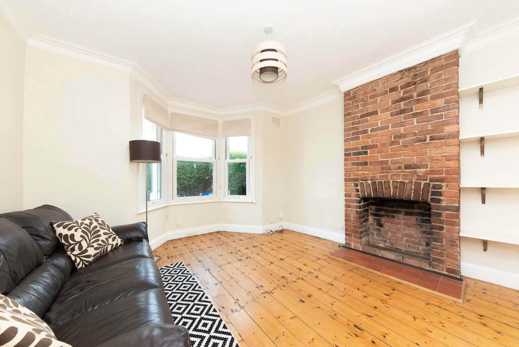 Flat Dryden Road in Greater London