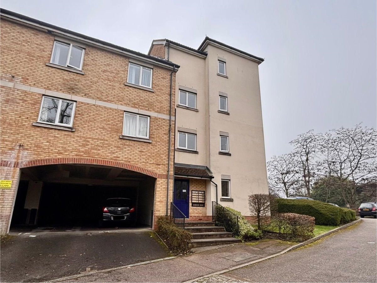 Flat Knight's Place in Reigate and Banstead