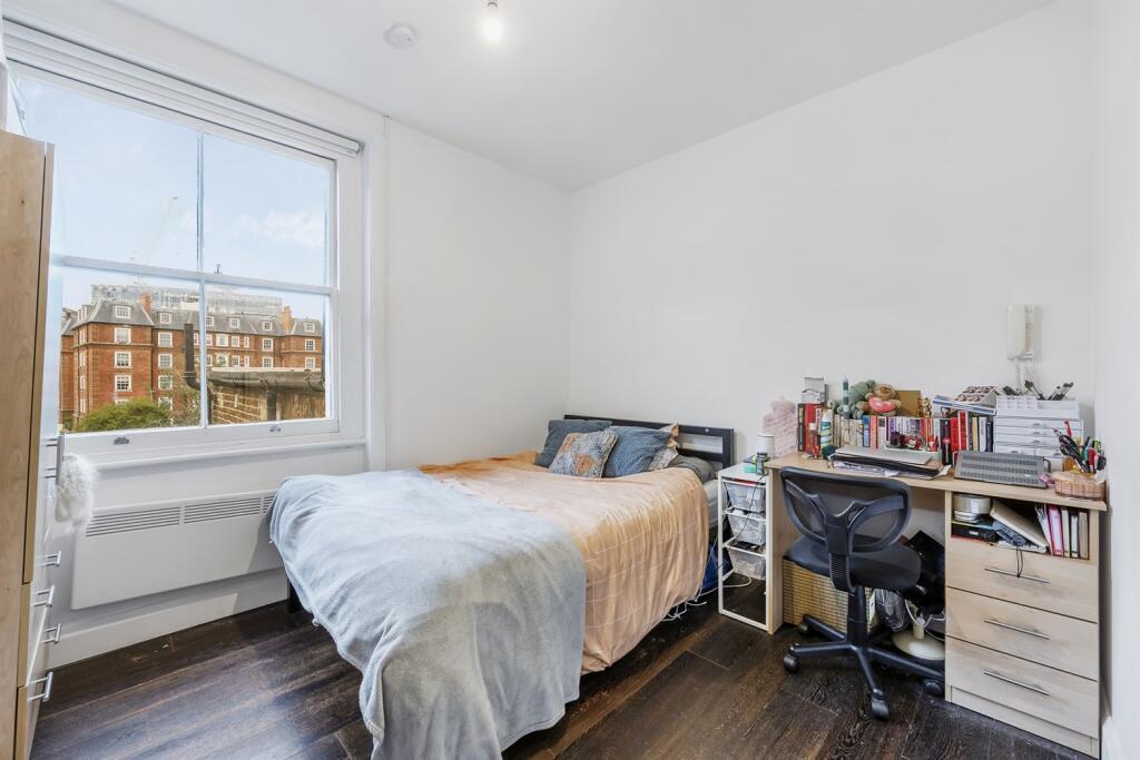 Flat Matheson Road in Greater London