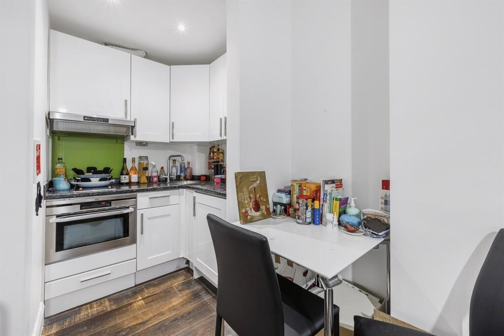 Flat Matheson Road in Greater London