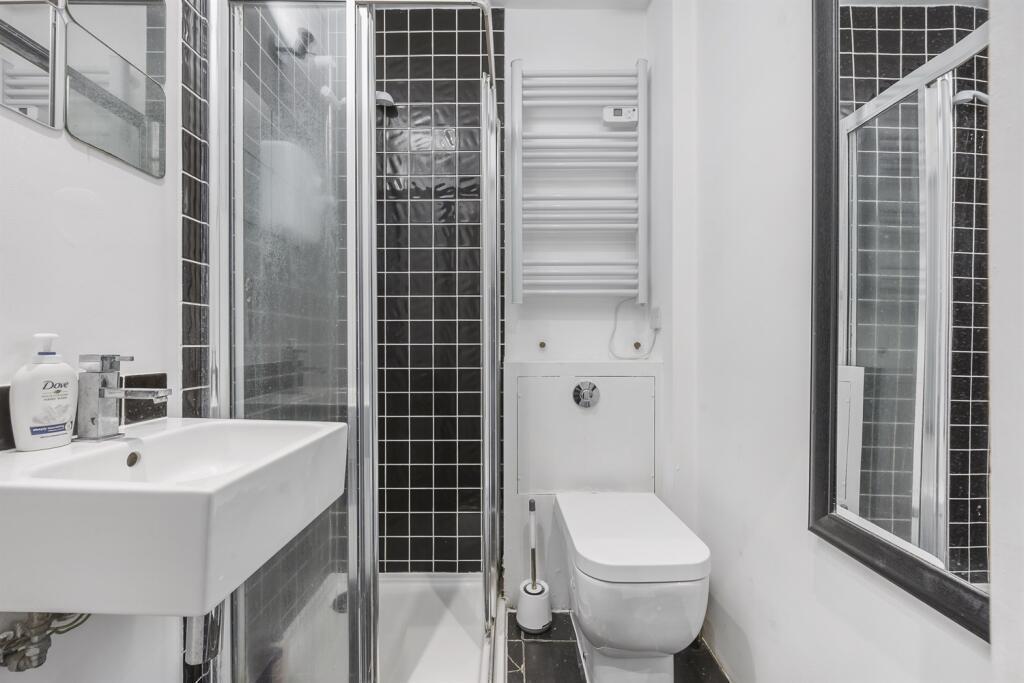 Flat Matheson Road in Greater London