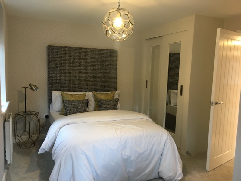 Room Victoria Road in Leeds