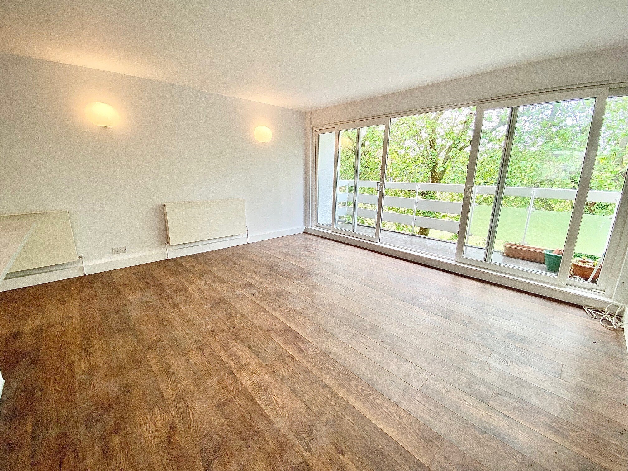 Flat Royston Gardens in Greater London