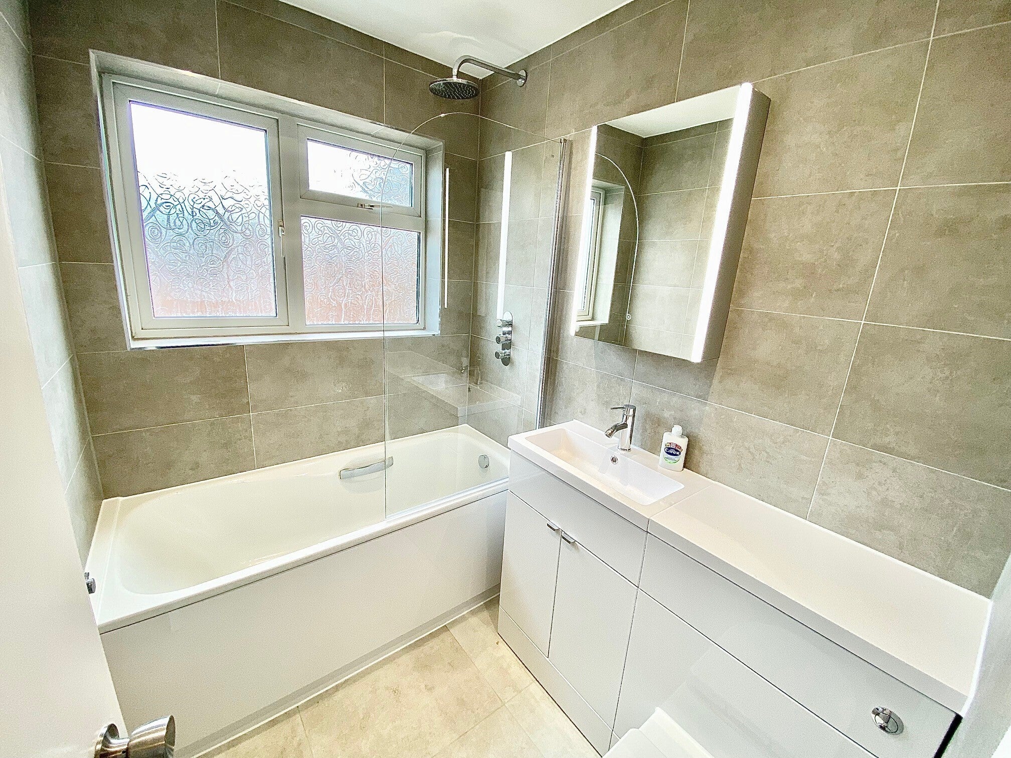 Flat Royston Gardens in Greater London