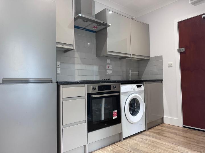 Flat Cheltenham Road in Greater London