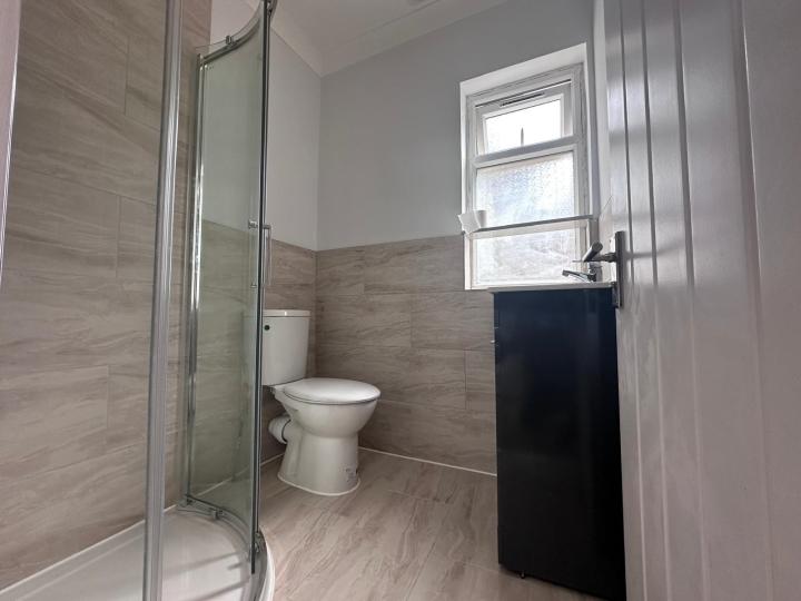 Flat Cheltenham Road in Greater London