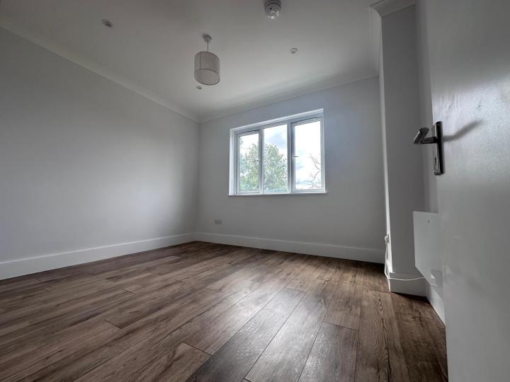 Flat Cheltenham Road in Greater London