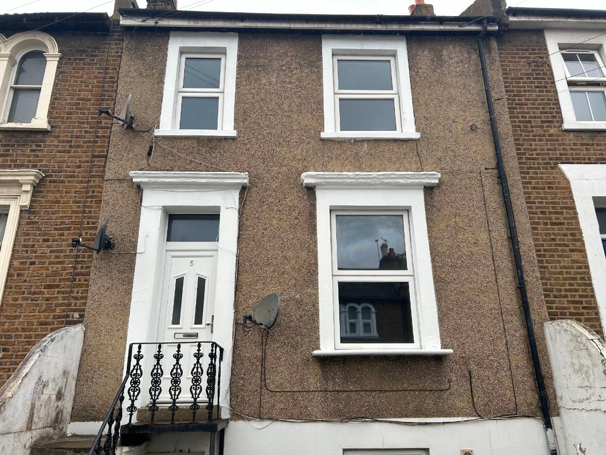 House Elmdene Road in Greater London