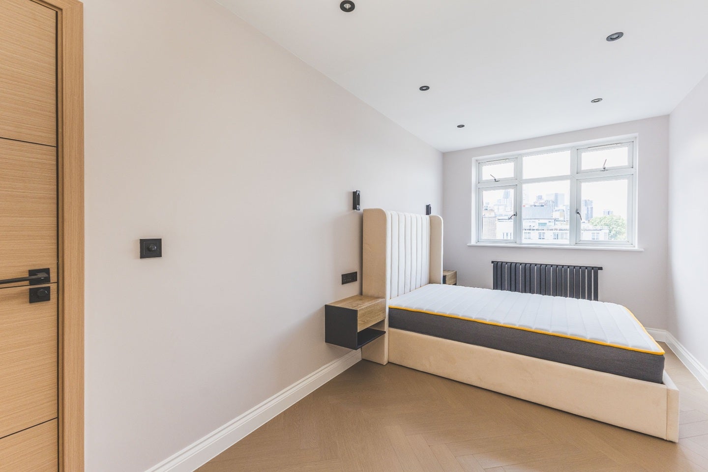 Flat Nelson Street in Greater London