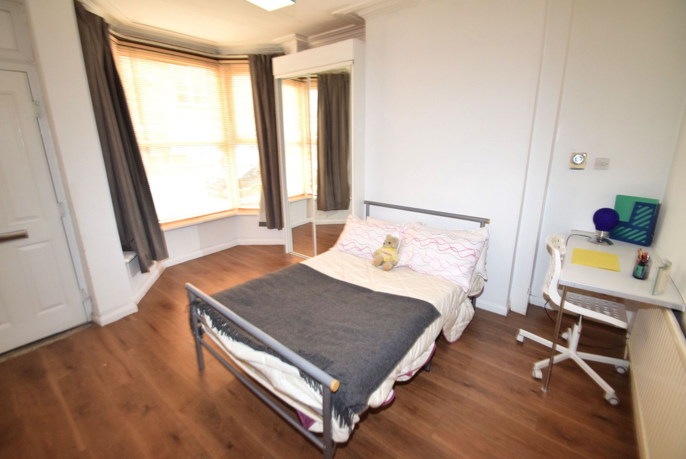 Room Harefield Road in Sheffield