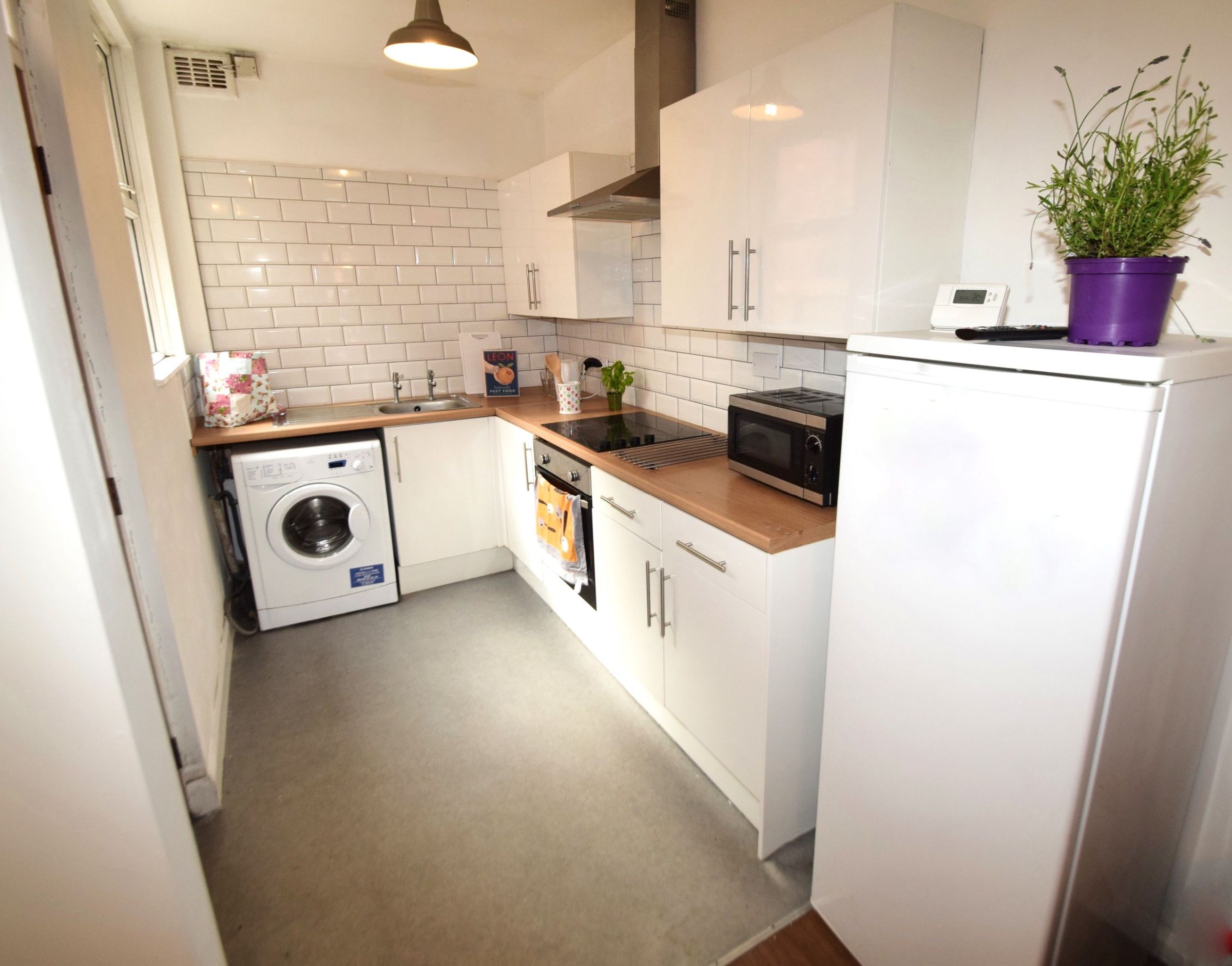Room Harefield Road in Sheffield