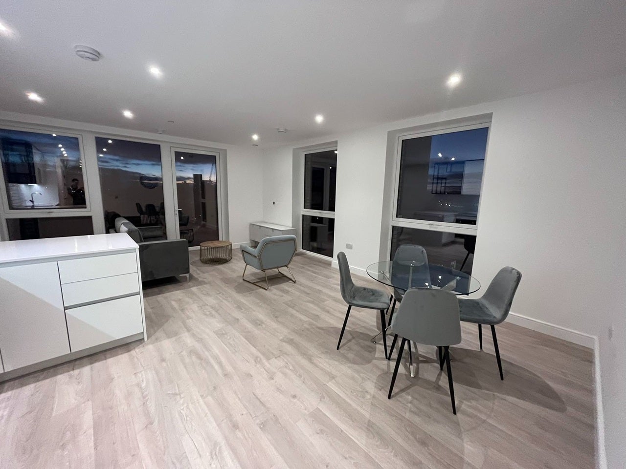 Flat Beresford Avenue in Greater London