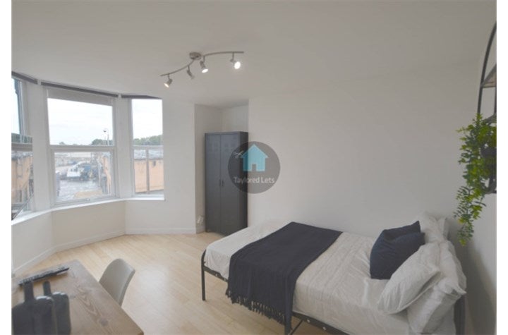 Flat Dinsdale Road in Newcastle upon Tyne