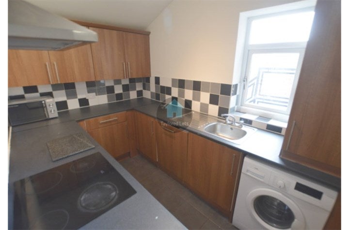 Flat Dinsdale Road in Newcastle upon Tyne