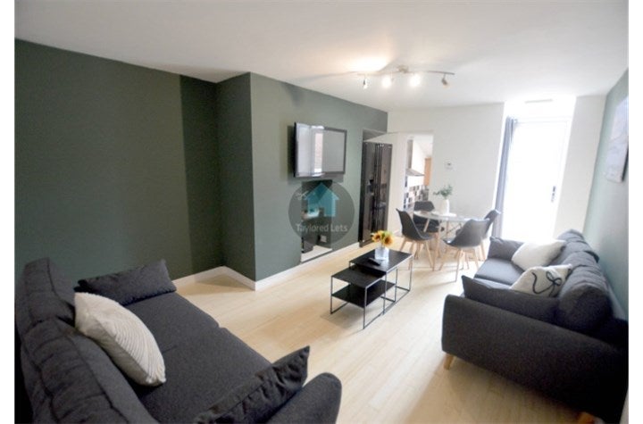 Flat Dinsdale Road in Newcastle upon Tyne