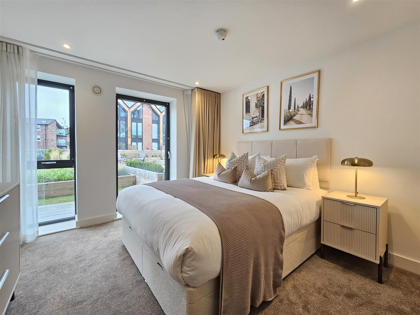 Flat Albert Court in Trafford