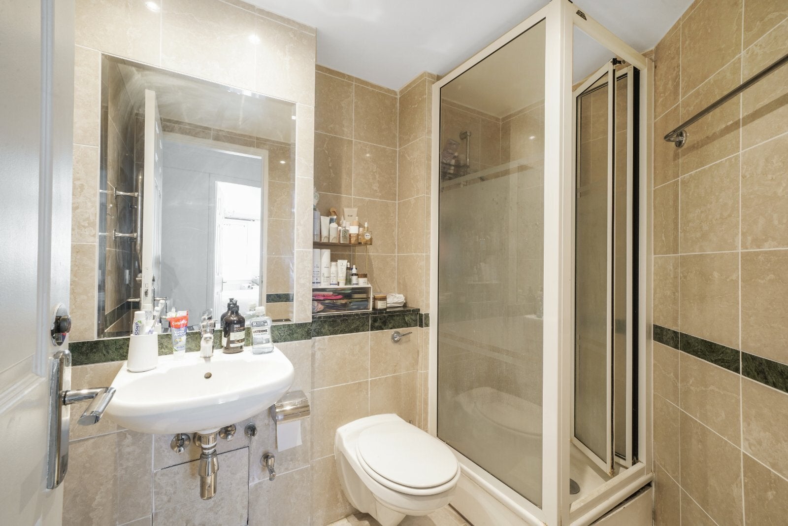 Flat Greville Road in Greater London