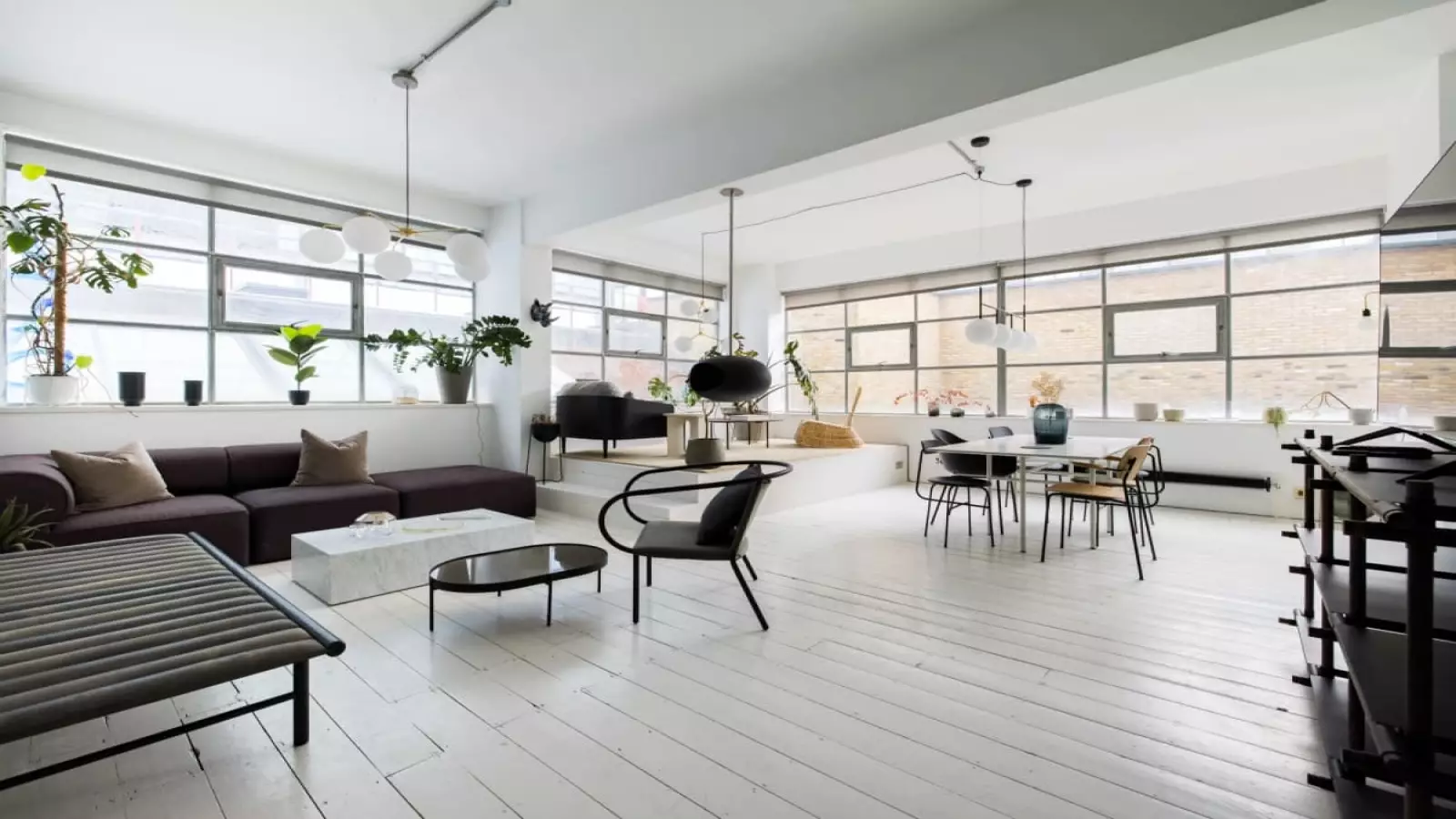Flat Reliance Square in Greater London