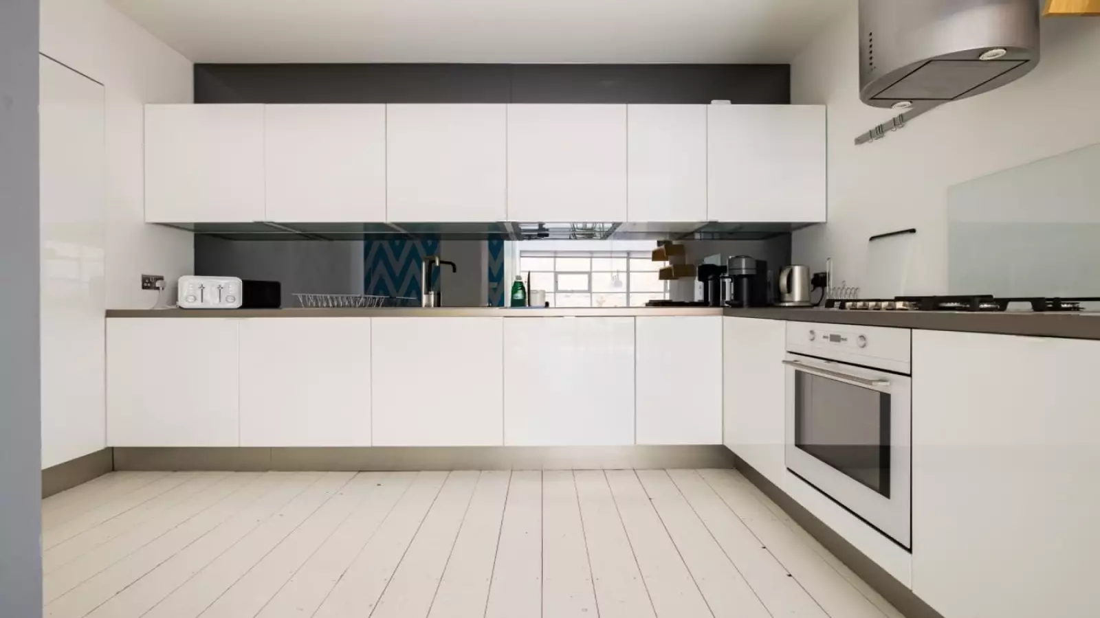 Flat Reliance Square in Greater London