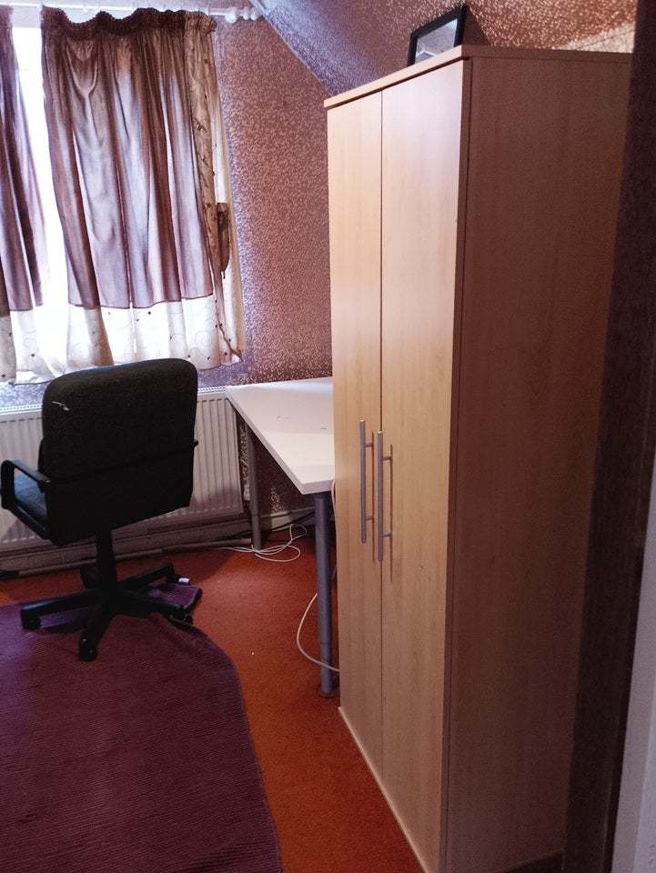 Room Green Avenue in Greater London