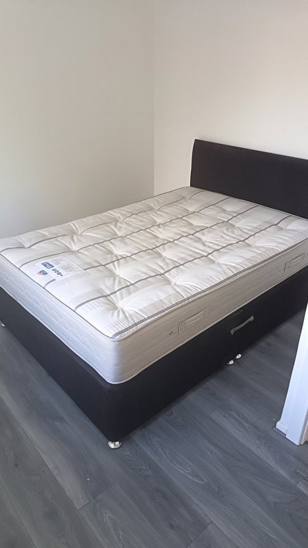 Room Cuckmere Crescent in Crawley