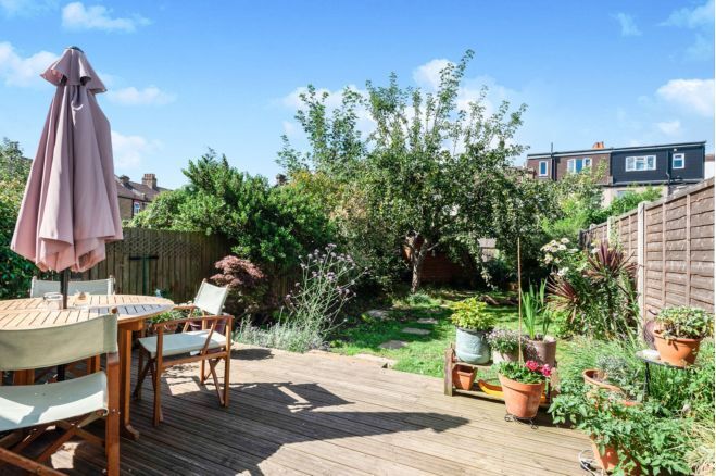 Flat Southcote Road in Greater London