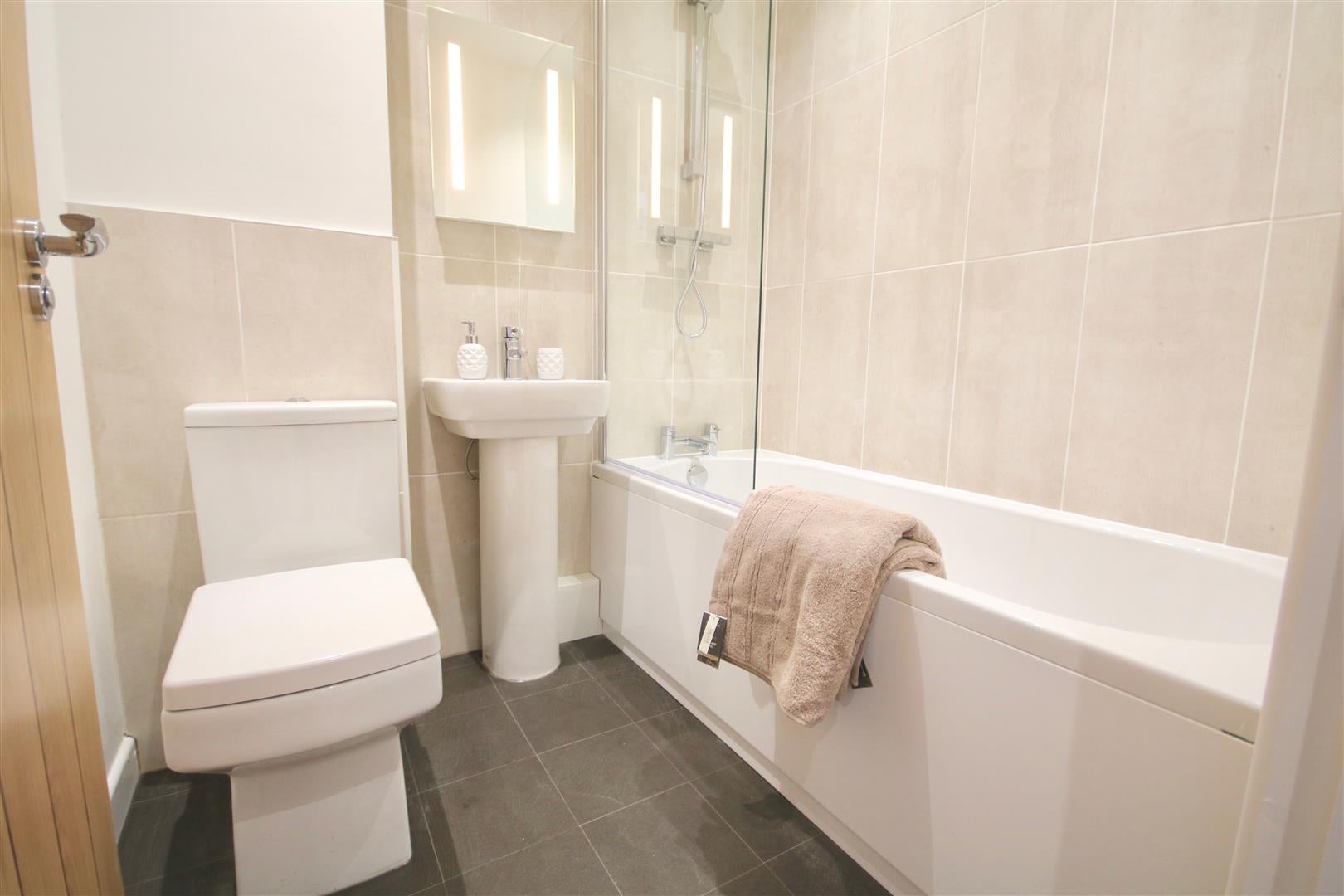 Flat Isambard Brunel Road in Portsmouth